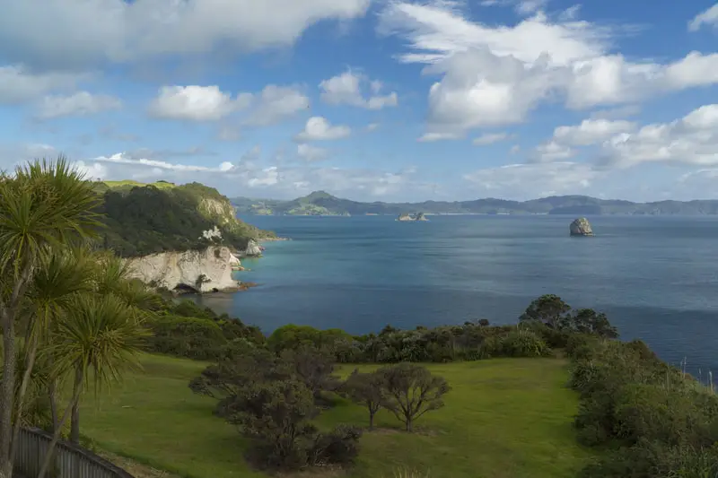 cathedral cove new zealand